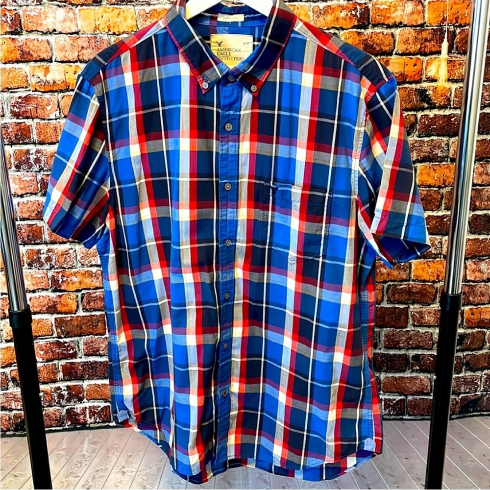 American Eagle AE men's XL vintage fit plaid short sleeve shirt blue red